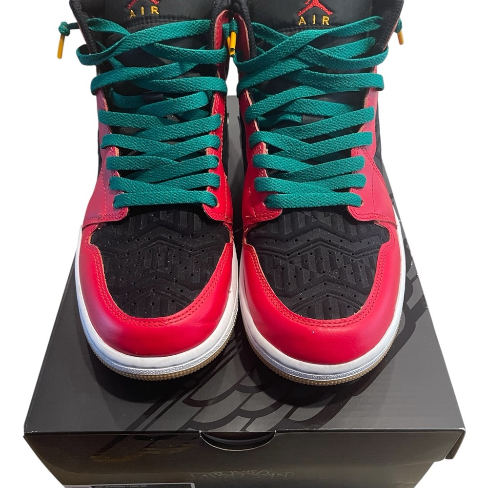 Jordan 1 Mid SE in Black, Red, White, and Malachite - Picture 3 of 15
